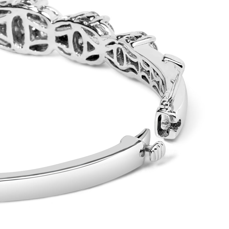 Bids.com 14K White Gold 2 1/2 Cttw Diamond Graduating Floral Cluster Bangle Bracelet (H-I Color, SI1-SI2 Clarity) - Fits Wrists up to 7.25" Bracelets White Smoke White.Gold / 7