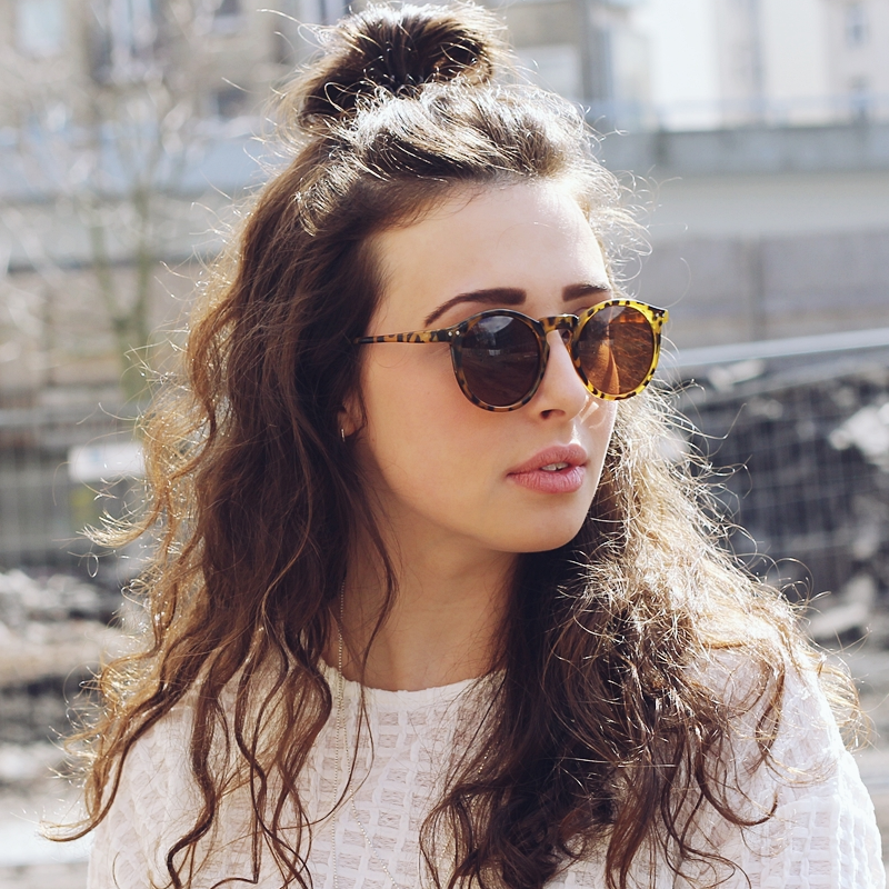zeroUV Dapper Key Hole Vintage Horned Rim Round Circle Indie Sunglasses 8943 Sunglasses Dark Slate Gray Shiny Tortoise Amber,Matte Tortoise Green,Shiny Black Lavender,Matte Black Green,Matte Tortoise Amber,Polarized Tortoise Green,Polarized Black Smoke,Polarized Tortoise Amber