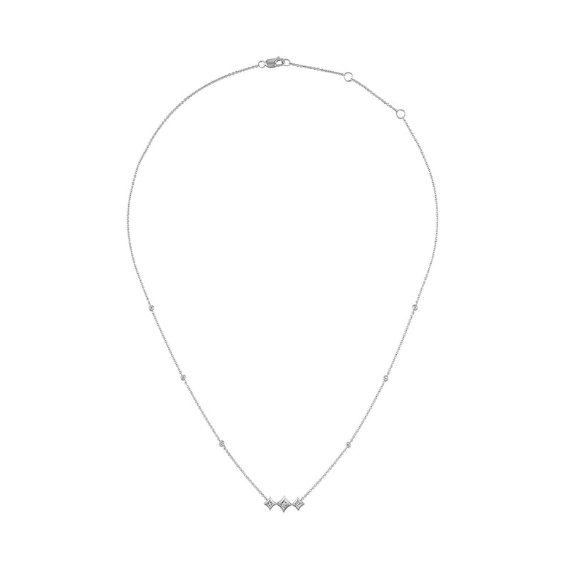 Bids.com 10K White Gold Bezel Set Princess Diamond 3 Stone Kite Shape and Station Necklace (H-I Color, SI2-I1 Clarity) - 18" Inches Necklaces White Smoke White.Gold / 18