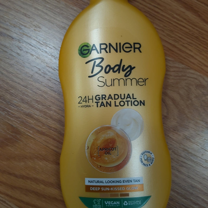 VIP Extensions Garnier Summer Body Deep Sun-Kissed Moisturizing Lotion, 400 ml Body Lotion Dark Olive Green