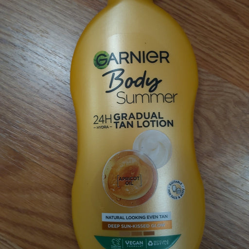 VIP Extensions Garnier Summer Body Deep Sun-Kissed Moisturizing Lotion, 400 ml Body Lotion Dark Olive Green