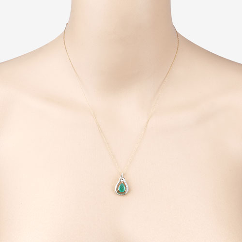 Bids.com 1.18 Carat Genuine Zambian Emerald and White Diamond 10K Yellow Gold Pendant Pendants Antique White