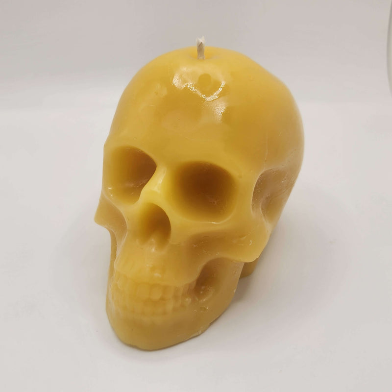 SAVAGE BEE-CHES® Skull Beeswax Candle – 7.0 oz Light Gray