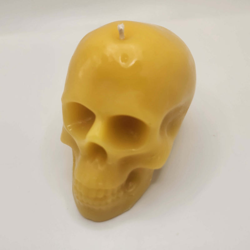 SAVAGE BEE-CHES® Skull Beeswax Candle – 7.0 oz Light Gray